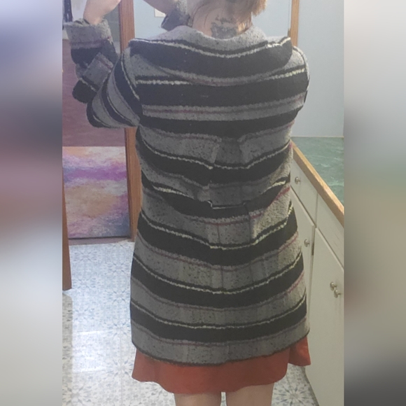 Grey and black woolen winter coat - Picture 2 of 4